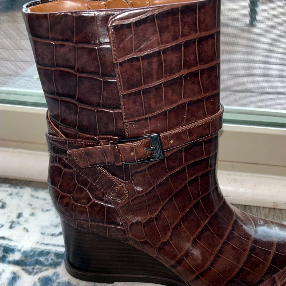 NEW Franco Sarto Elegant Brown Crocodile Pattern Wedge Ankle Boots Size 8 - Picture 4 of 9